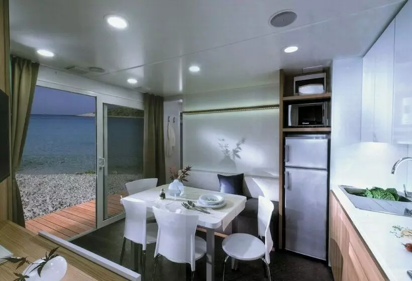 Hotelli Victoria Mobilehome Camping Dole