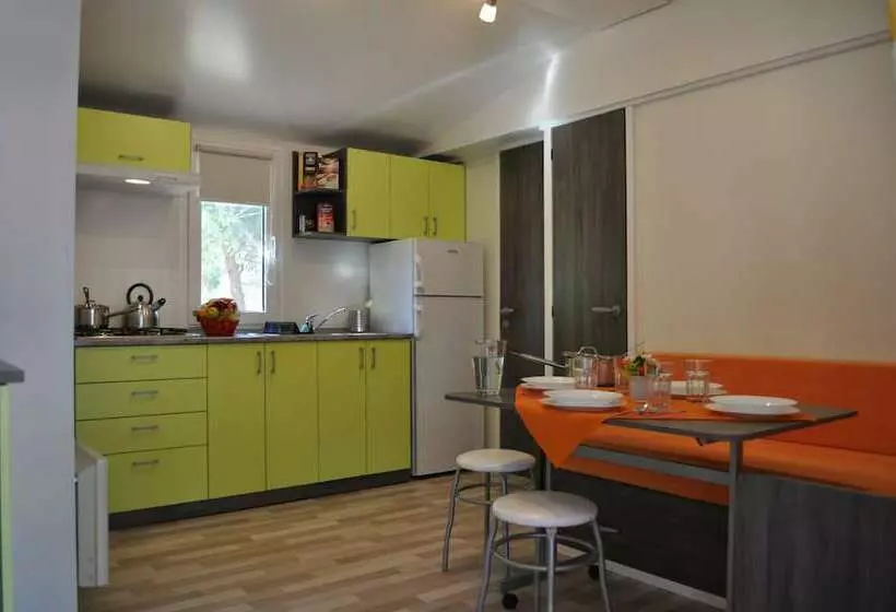 Hotelli Victoria Mobilehome Camping Dole