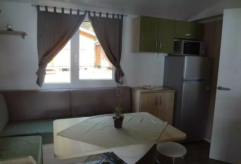 Hotelli Victoria Mobilehome Camping Dole