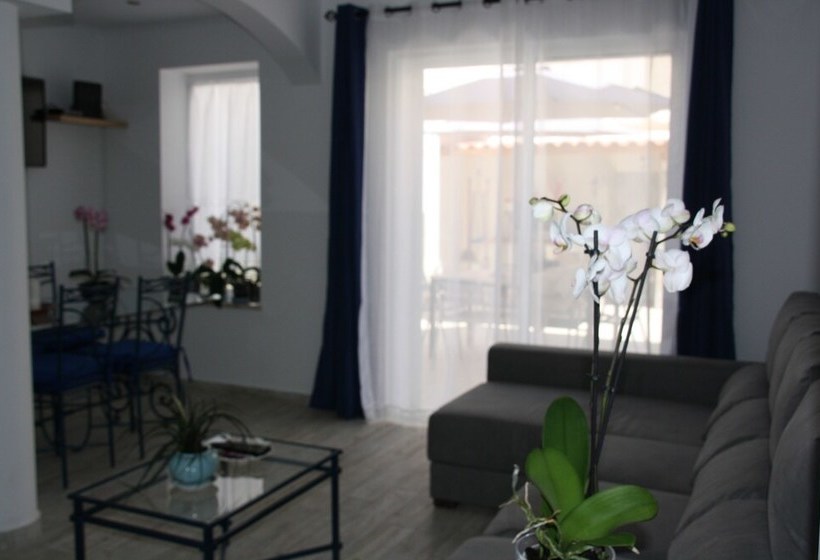 House Of Orchids With Pátio