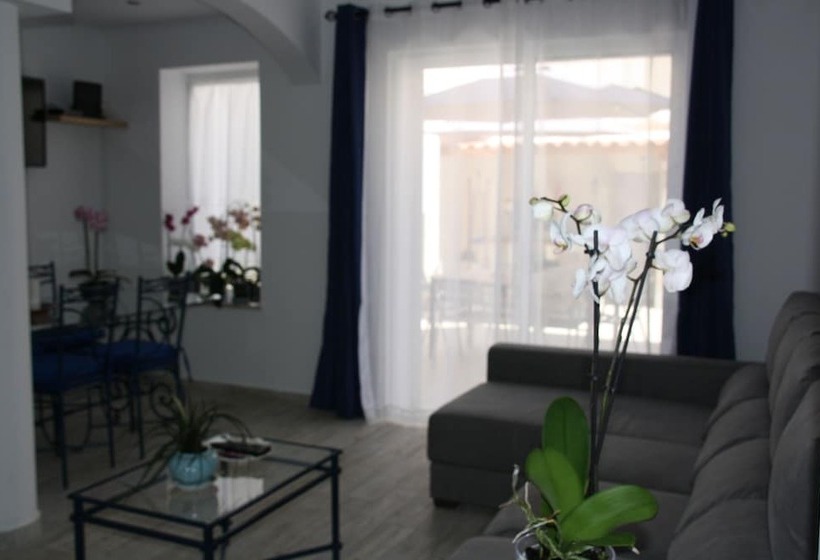 House Of Orchids With Pátio