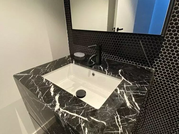 New Luxury 3bedroom Townhouse Cityview