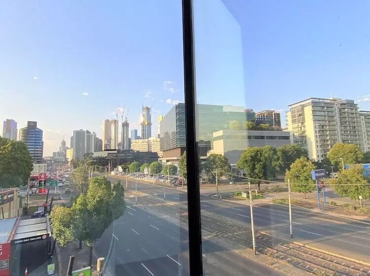 New Luxury 3bedroom Townhouse Cityview