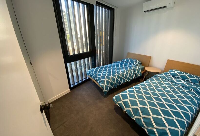 New Luxury 3bedroom Townhouse Cityview