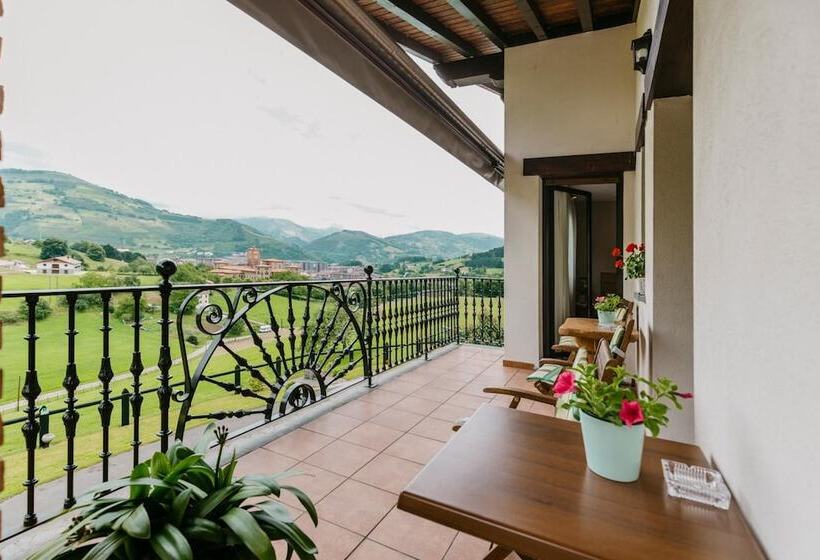 بنسيون Txanpardin