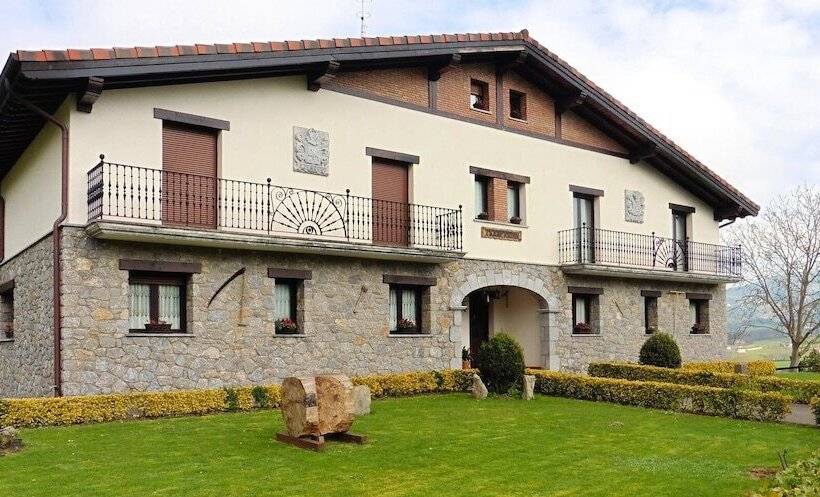 بنسيون Txanpardin