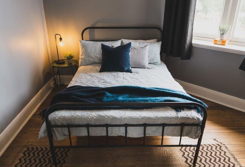 Хостел Royal Derby