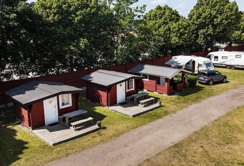 هتل Korskullens Camping Stugor & Cafe
