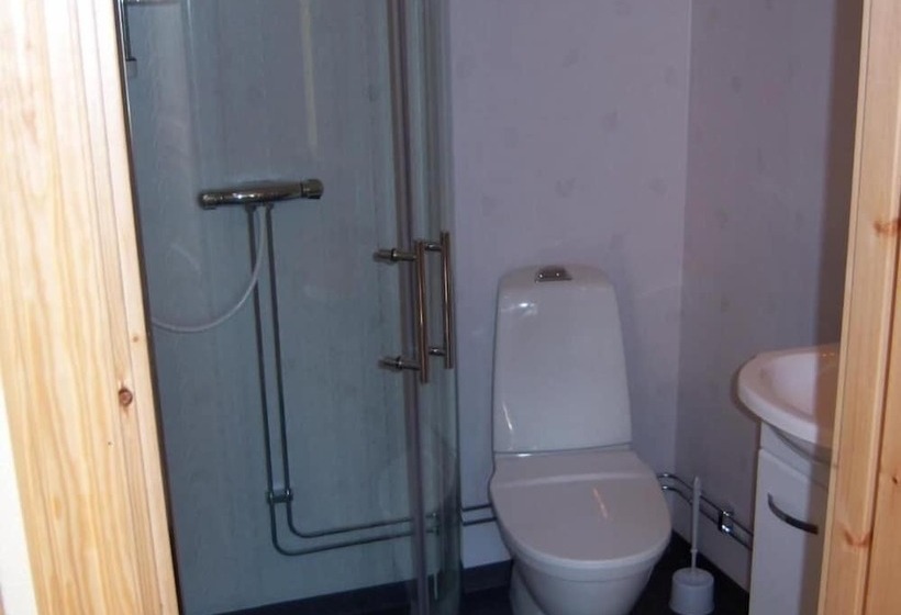 هتل Korskullens Camping Stugor & Cafe