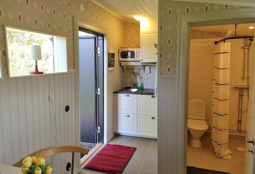 هتل Korskullens Camping Stugor & Cafe