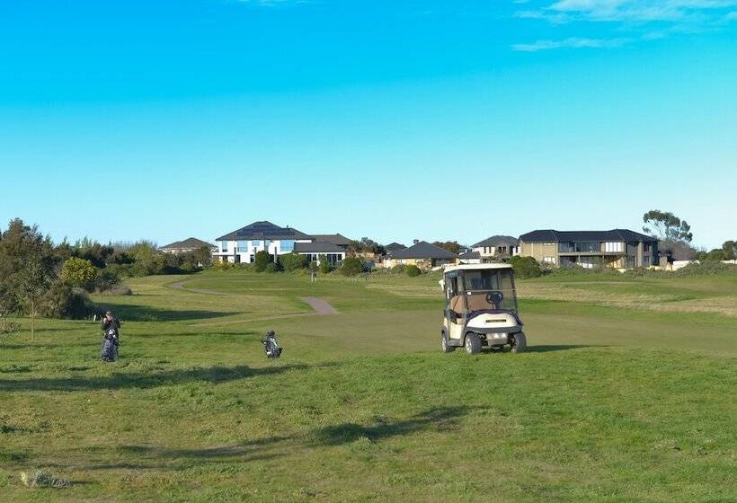 Luxury Waterfront Grand Villa In Melbourne