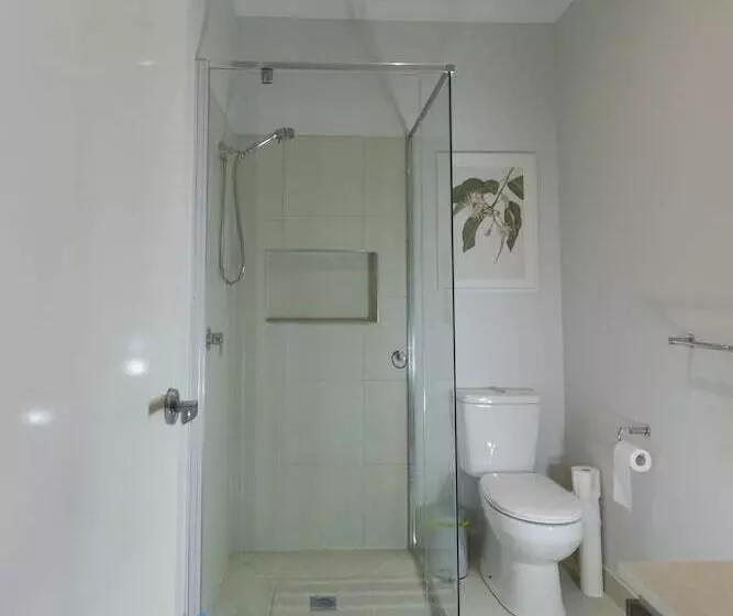 Luxury Waterfront Grand Villa In Melbourne