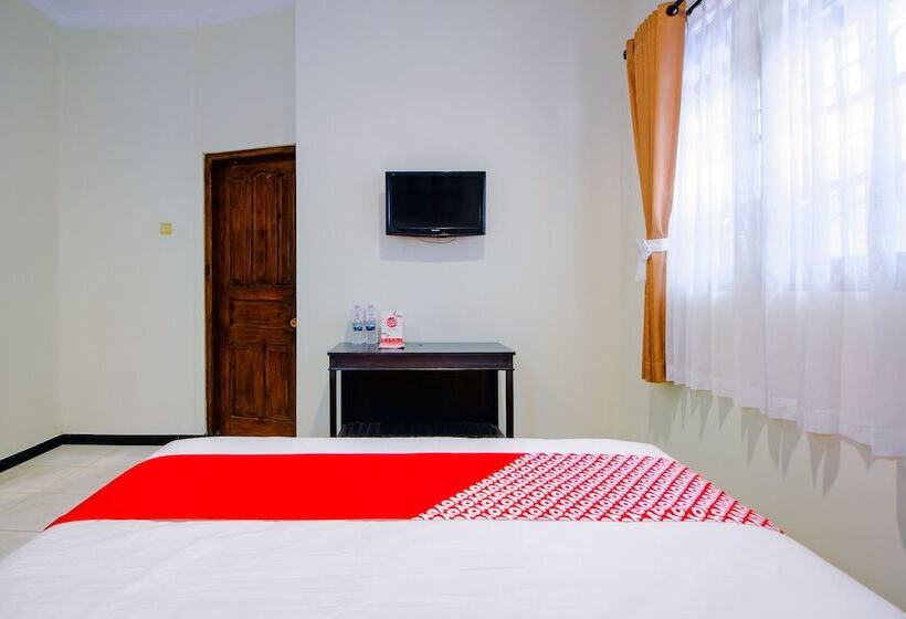 פנסיון Griya Joglo Homestay By Oyo Rooms