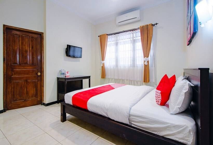 פנסיון Griya Joglo Homestay By Oyo Rooms