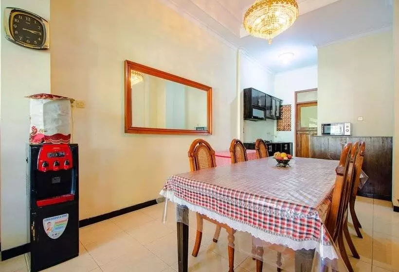 Majatalo Griya Joglo Homestay By Oyo Rooms