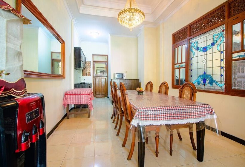 פנסיון Griya Joglo Homestay By Oyo Rooms