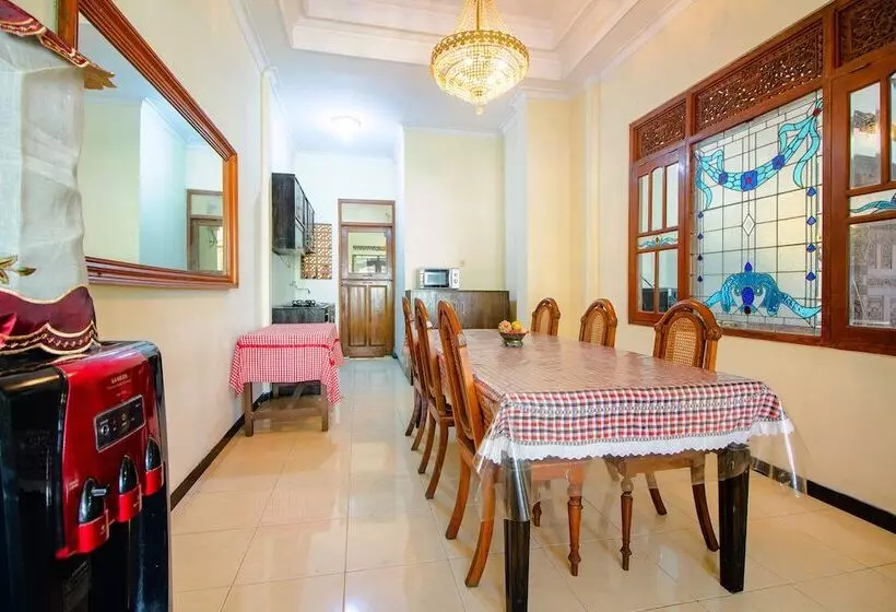 Majatalo Griya Joglo Homestay By Oyo Rooms