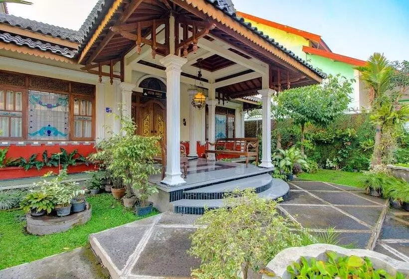 Majatalo Griya Joglo Homestay By Oyo Rooms