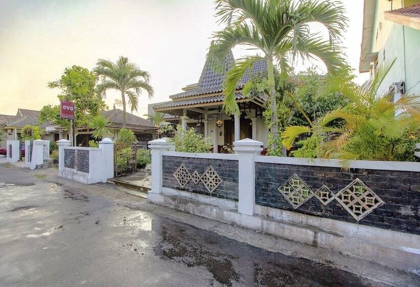 פנסיון Griya Joglo Homestay By Oyo Rooms