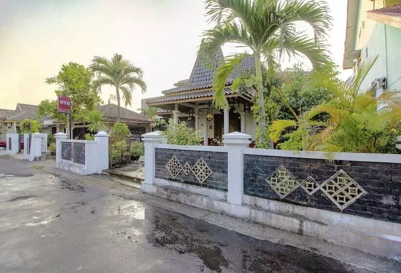 Majatalo Griya Joglo Homestay By Oyo Rooms