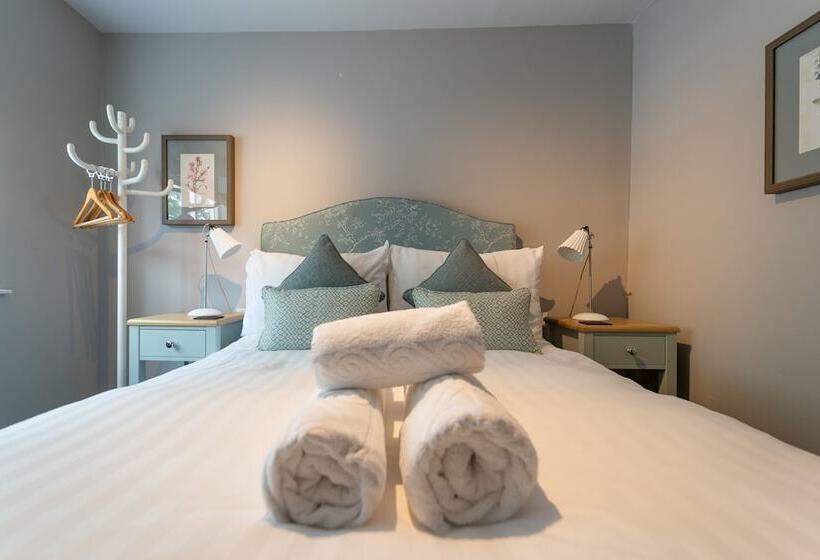 The Horse And Farrier Inn And The Salutation Inn Threlkeld Keswick