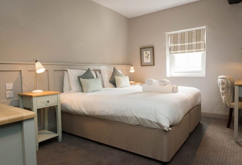 The Horse And Farrier Inn And The Salutation Inn Threlkeld Keswick