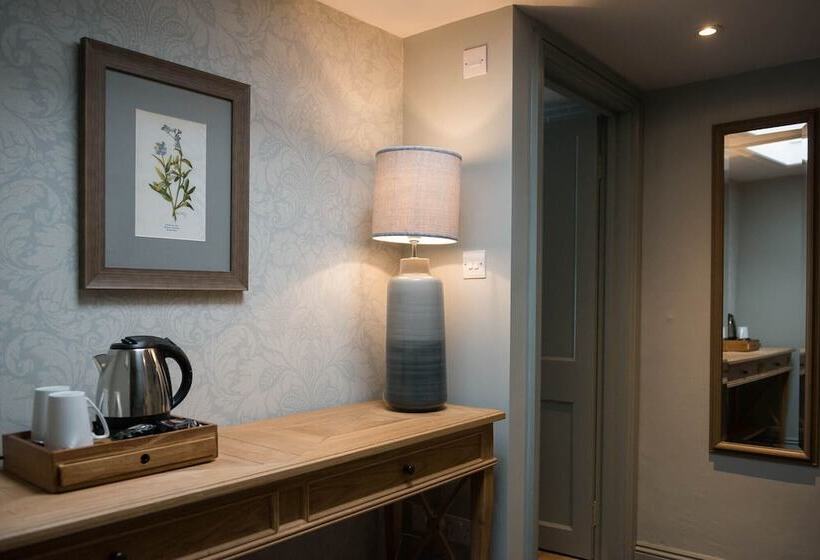 The Horse And Farrier Inn And The Salutation Inn Threlkeld Keswick