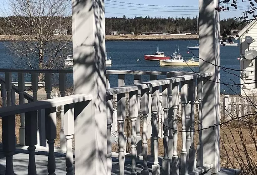 ベッドアンドブレックファースト Elsa S Inn On The Harbor