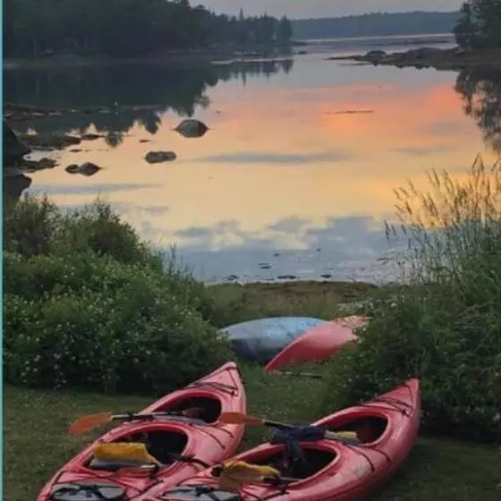 Hotelli East Wind Inn & Suites