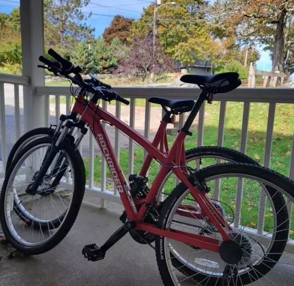 Hotelli East Wind Inn & Suites