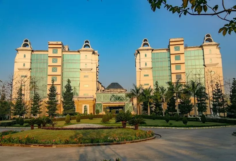 ホテル Four Leaf Service Suites