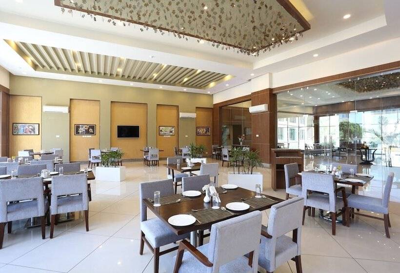 בית מלון כפרי Four Leaf Service Suites