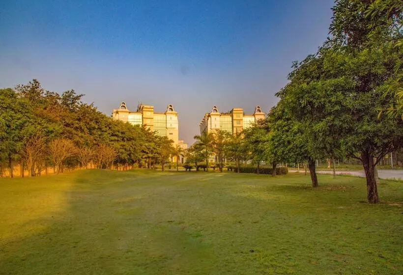 ホテル Four Leaf Service Suites