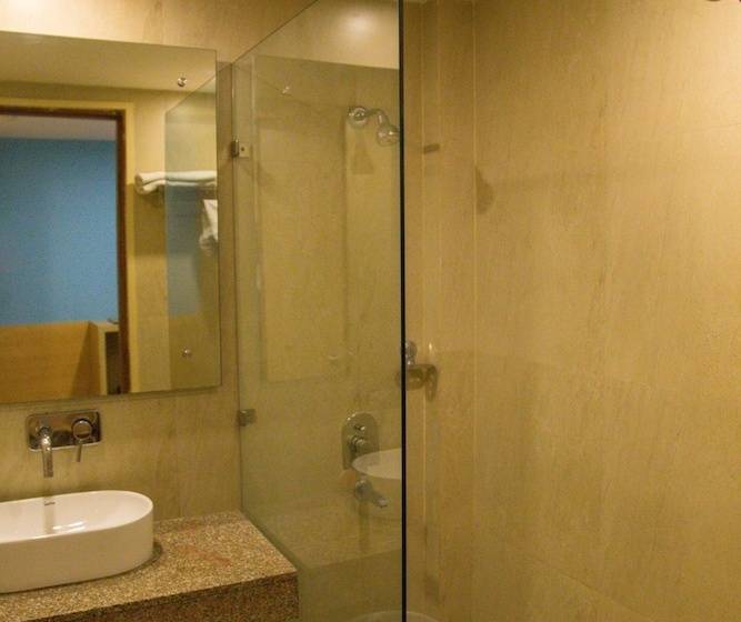 בית מלון כפרי Four Leaf Service Suites