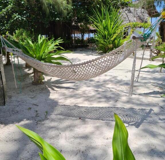 בית מלון כפרי Garden Beach Bungalows Jambiani