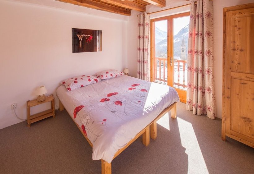 ペンション Gite Les Carlines