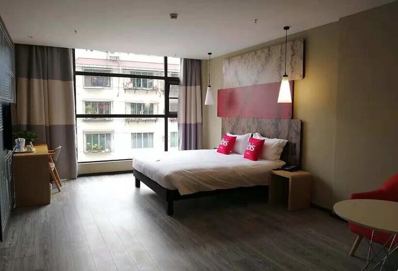 호텔 Ibis Guangyuan City Square