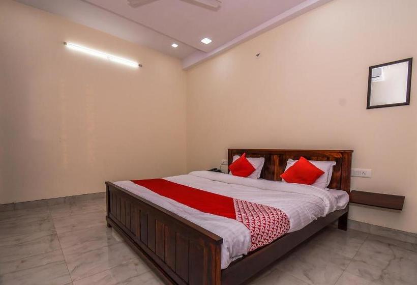 Hotel Oyo 29189 Maurya  & Garden