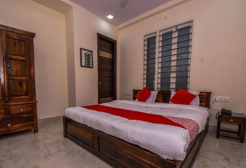 Hotel Oyo 29189 Maurya  & Garden