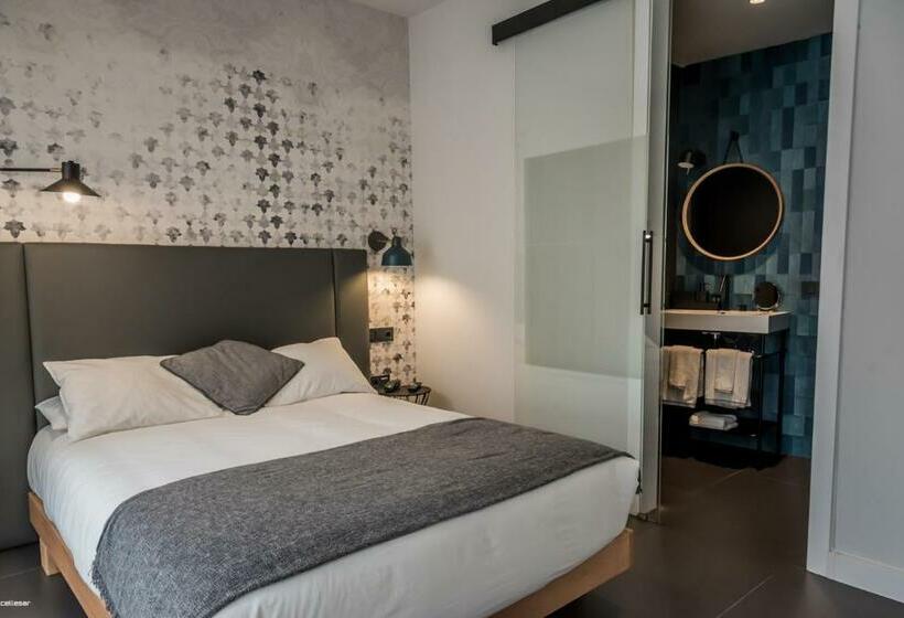 هتل Welldone Quality  Crystal Pool