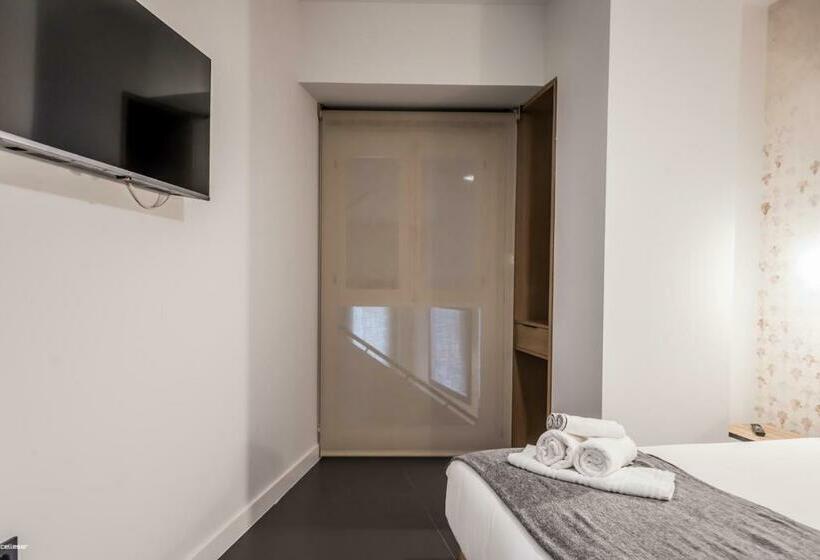 هتل Welldone Quality  Crystal Pool