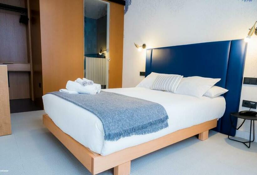 هتل Welldone Quality  Crystal Pool