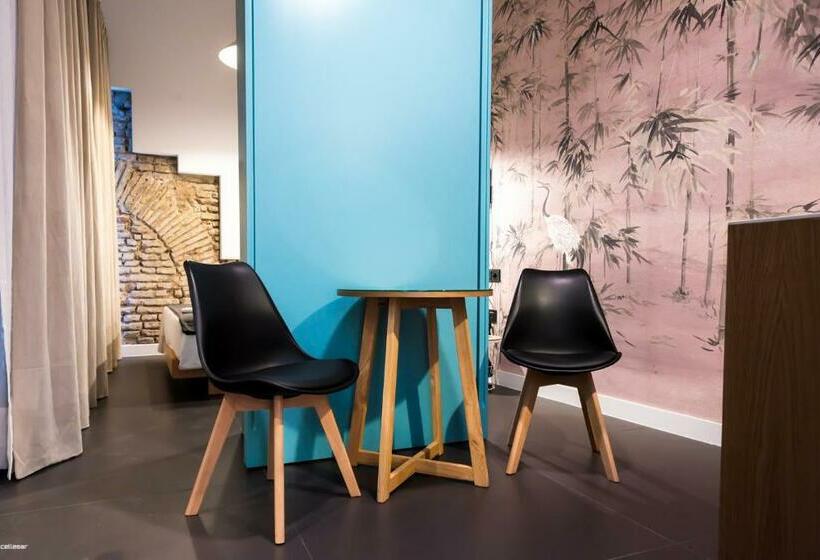 هتل Welldone Quality  Crystal Pool