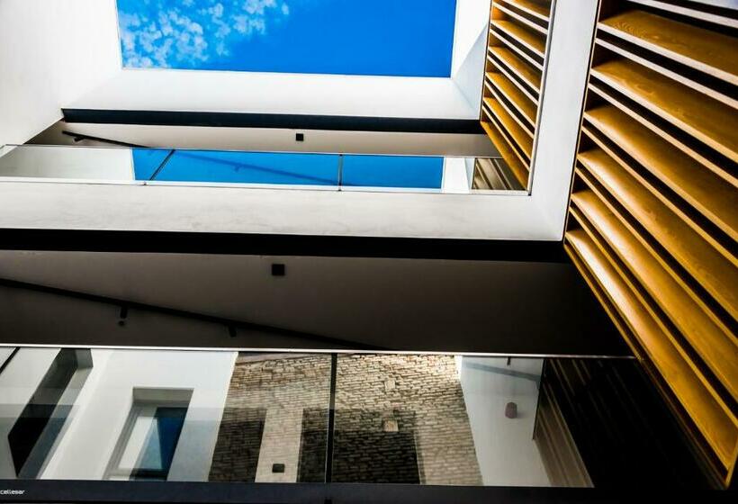 هتل Welldone Quality  Crystal Pool