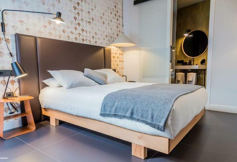 هتل Welldone Quality  Crystal Pool