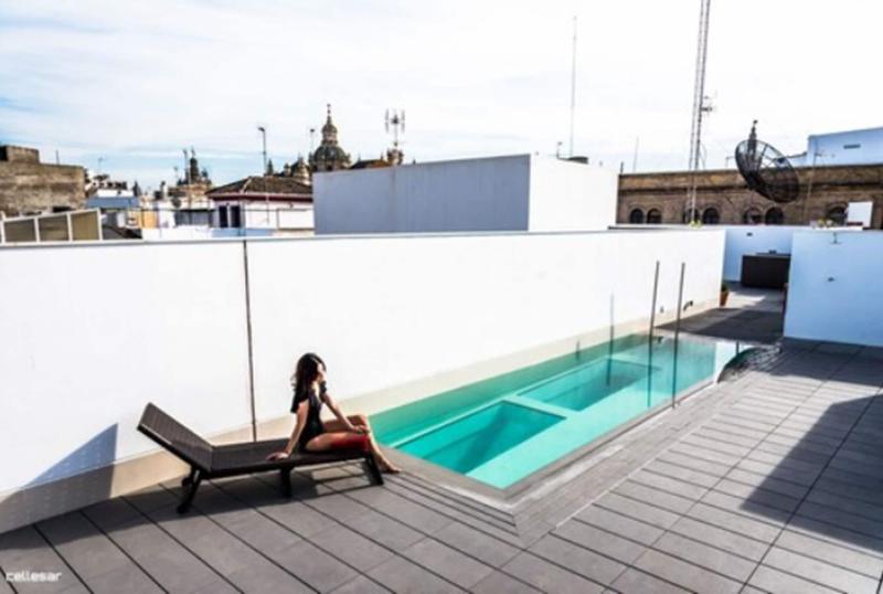 هتل Welldone Quality  Crystal Pool