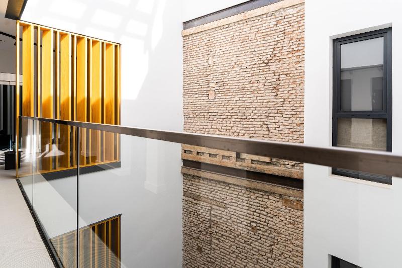 هتل Welldone Quality  Crystal Pool