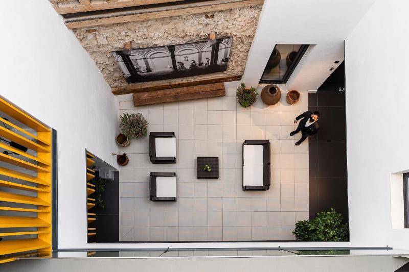 هتل Welldone Quality  Crystal Pool