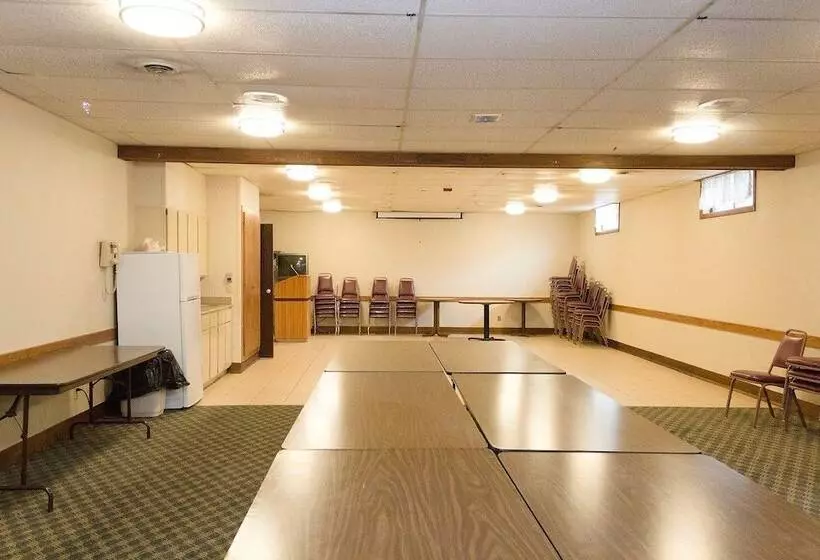 ホテル Hometown Inn & Suites