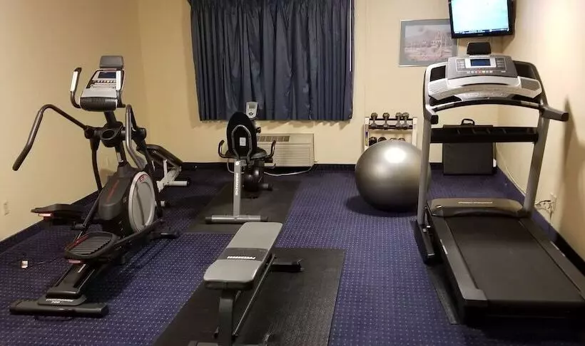 ホテル Hometown Inn & Suites